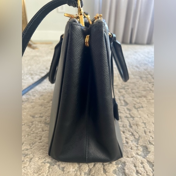 Authentic Prada Saffiano Two Tone Leather Tote - Picture 2 of 15